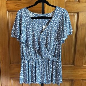 Lauren Ralph Lauren Floral Jersey Surplice Top Stretchy Blue & White LARGE & MED